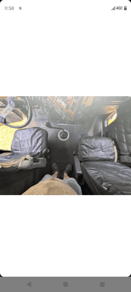 2006 Freightliner Classic FLD120 - Image 12