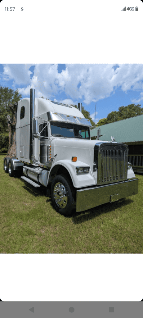2006 Freightliner Classic FLD120 - Image 9