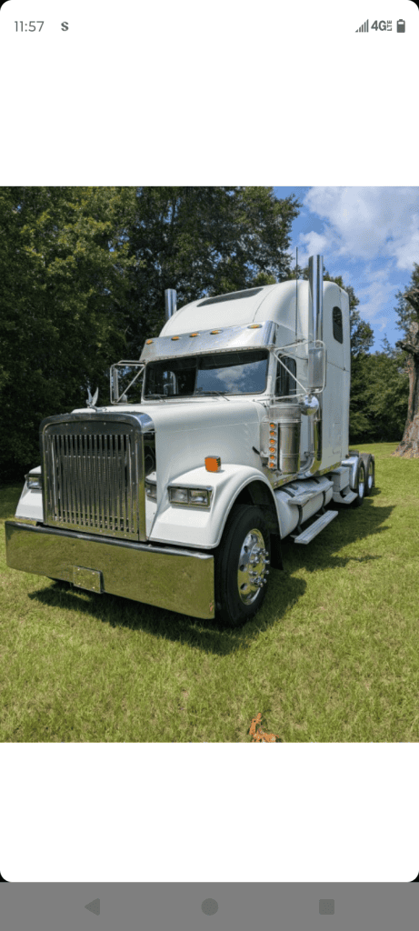 2006 Freightliner Classic FLD120 - Image 6