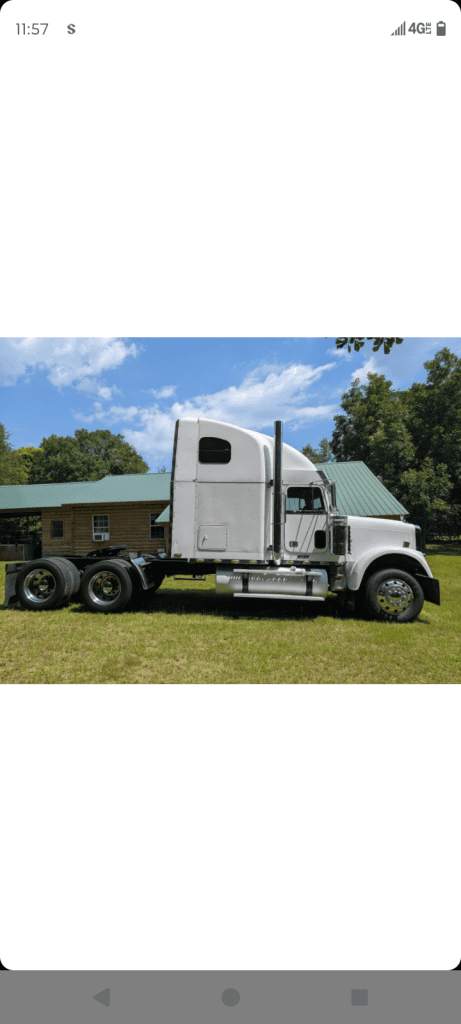 2006 Freightliner Classic FLD120 - Image 5