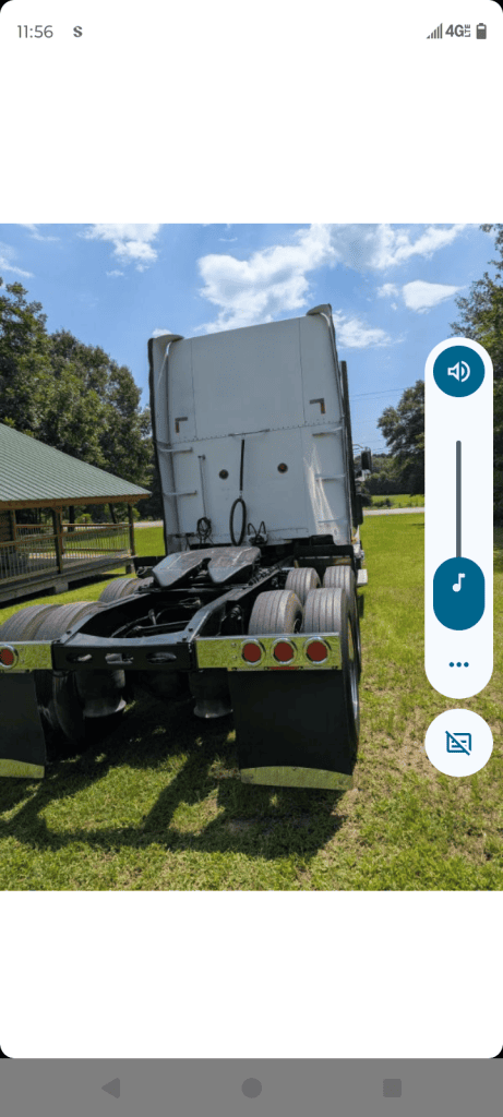 2006 Freightliner Classic FLD120 - Image 3