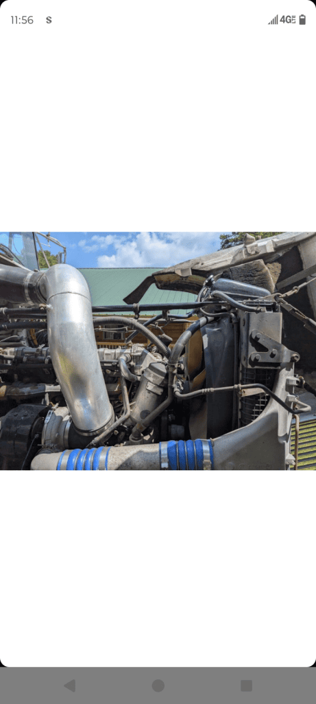 2006 Freightliner Classic FLD120 - Image 2
