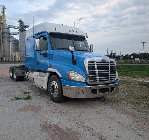 2012 Freightliner Cascadia 125 - Image 2