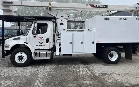 2024 Terex XT PRO 60/70 Bucket Truck - Image 2