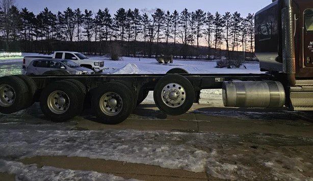 2021 KENWORTH T800 - Image 3
