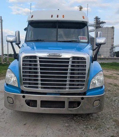 2012 Freightliner Cascadia 125 - Image 4