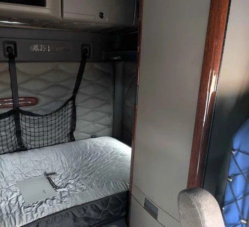 2012 Freightliner Cascadia 125 - Image 9