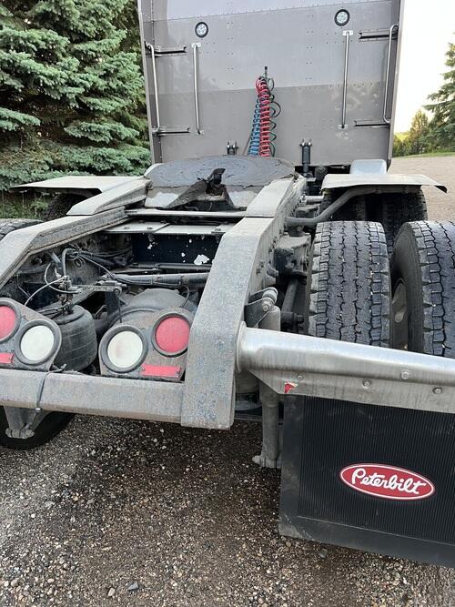 2005 Peterbilt Day Cab - Image 6