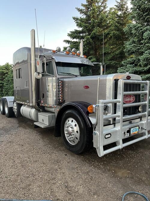 2005 Peterbilt Day Cab - Image 7