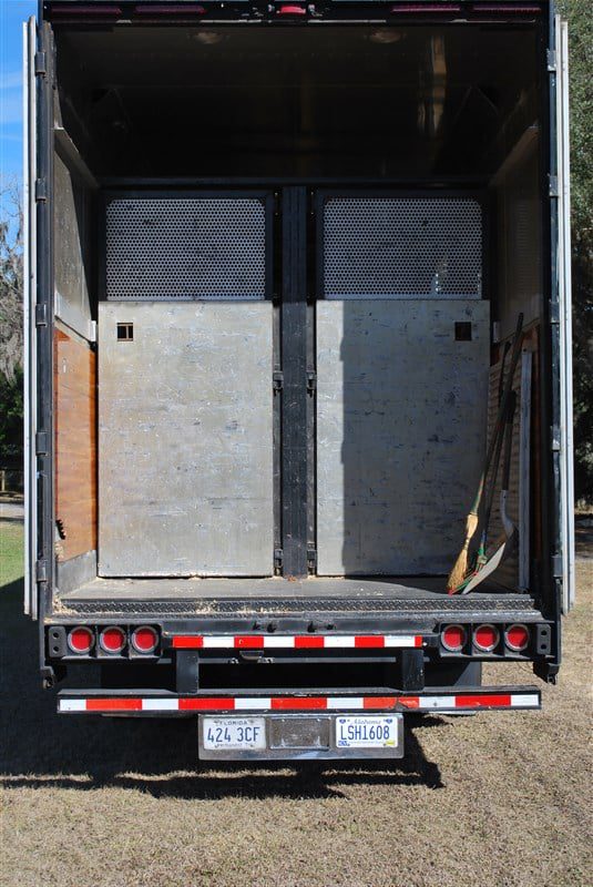 1997 Great Dane 53′ Drop-Deck Horse Trailer — 15 Horse Capacity - Image 9