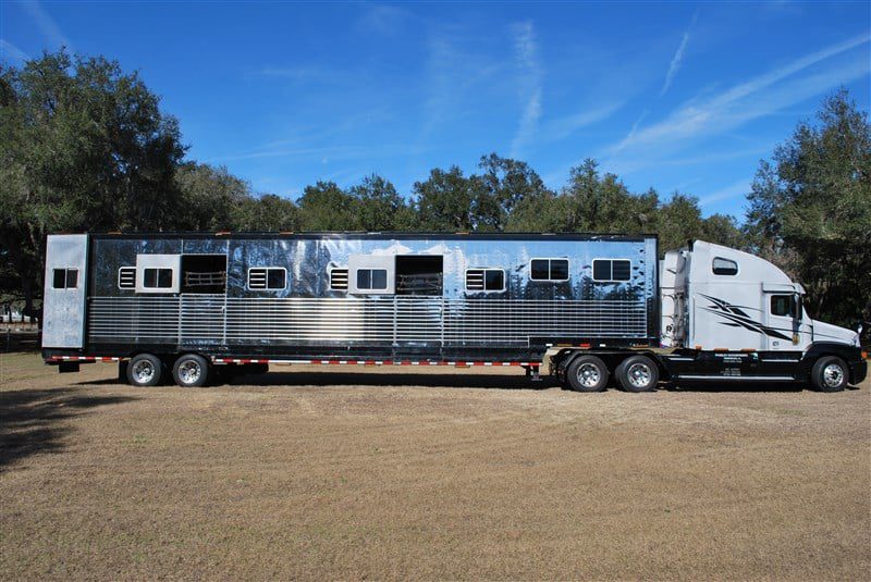 1997 Great Dane 53′ Drop-Deck Horse Trailer — 15 Horse Capacity - Image 7