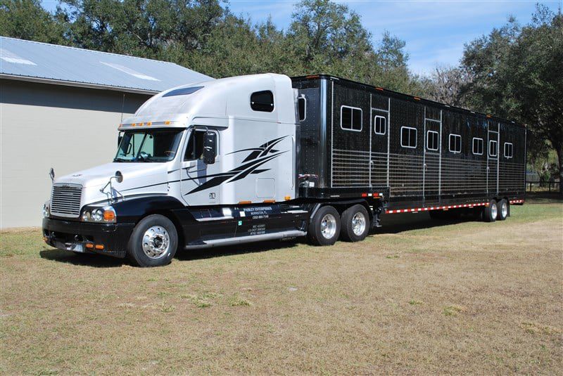 1997 Great Dane 53′ Drop-Deck Horse Trailer — 15 Horse Capacity - Image 2