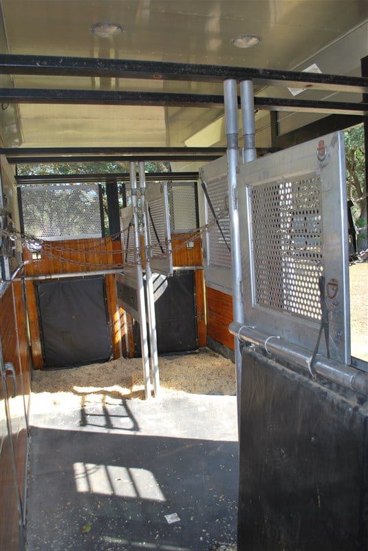 1997 Great Dane 53′ Drop-Deck Horse Trailer — 15 Horse Capacity - Image 6