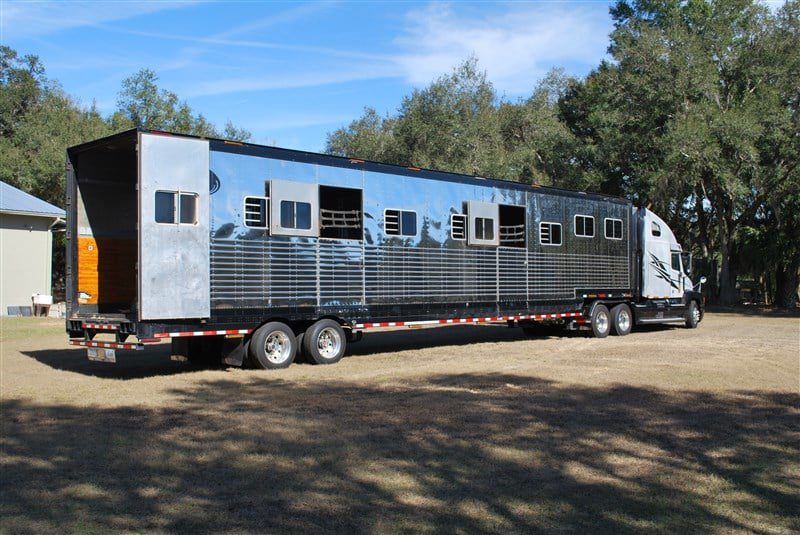 1997 Great Dane 53′ Drop-Deck Horse Trailer — 15 Horse Capacity - Image 8