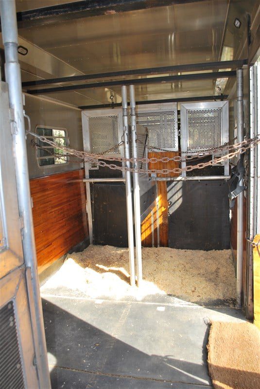 1997 Great Dane 53′ Drop-Deck Horse Trailer — 15 Horse Capacity - Image 3