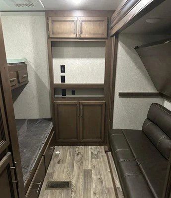 2020 KEYSTONE RV CO COUGAR 32BHS - Image 6
