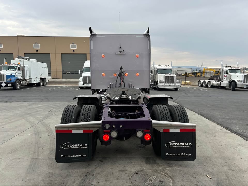 2022 Peterbilt 389 – Custom Paint - Image 4