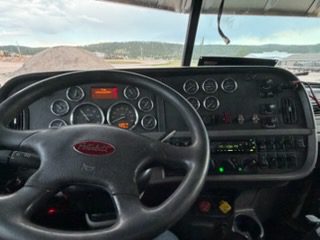 2016 Peterbilt 367 - Image 25