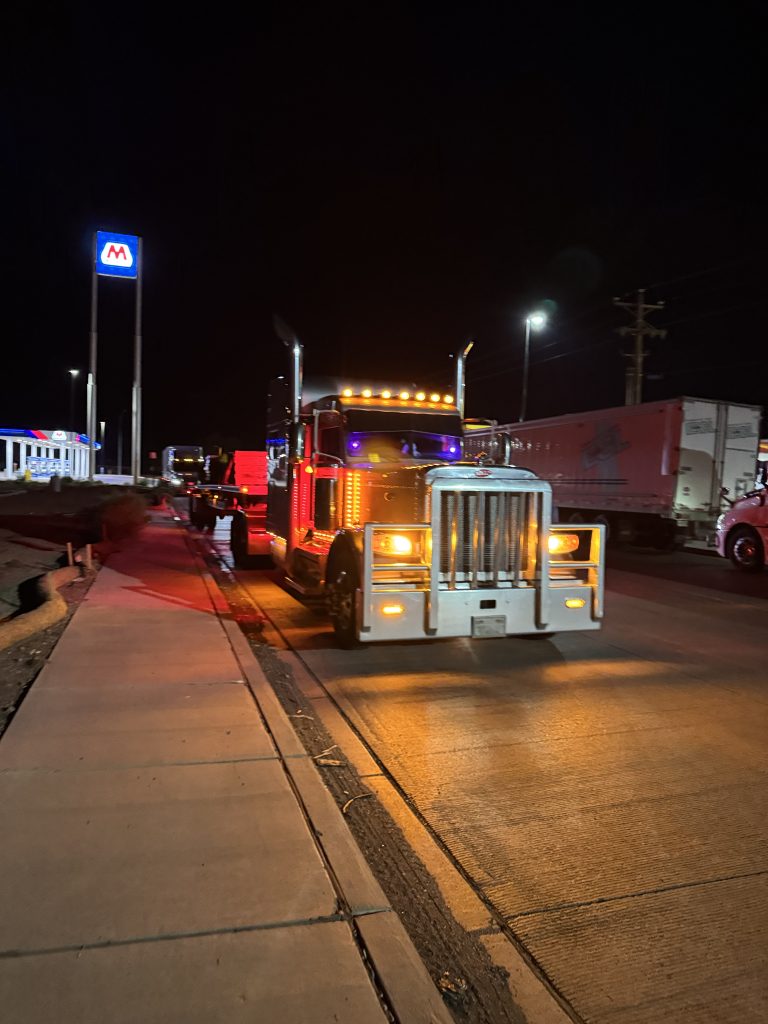 2022 Peterbilt 389 – Custom Paint - Image 6