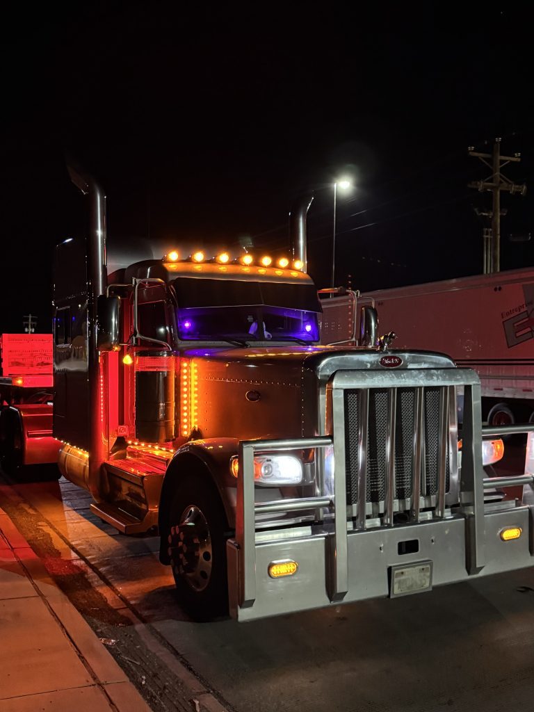 2022 Peterbilt 389 – Custom Paint - Image 7