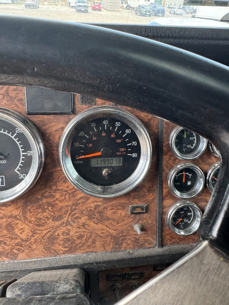 2001 Kenworth w900L - Image 4