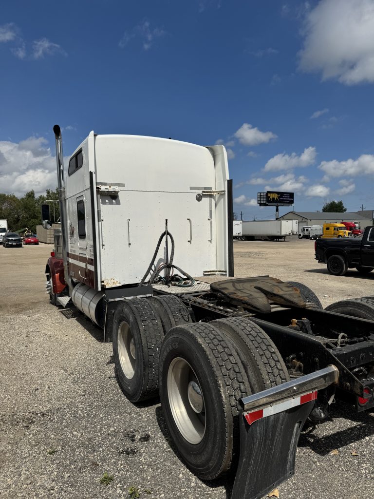2001 Kenworth w900L - Image 3