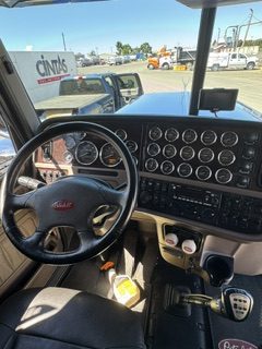 2022 PETERBILT 389 - Image 29