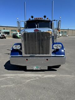 2022 PETERBILT 389 - Image 4