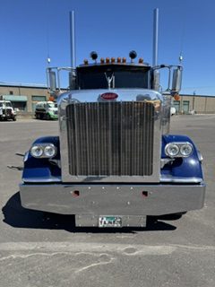 2022 PETERBILT 389 - Image 3