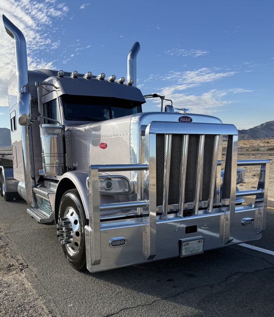 2022 Peterbilt 389 – Custom Paint