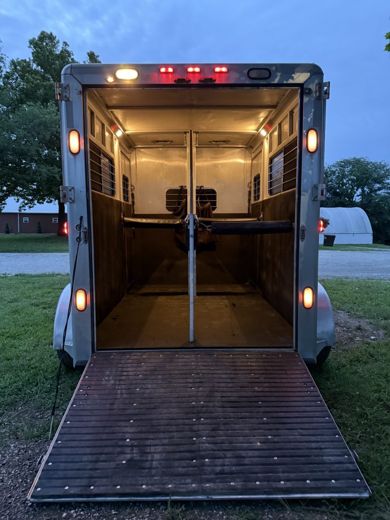 2002 CM by Cimarron 2-Horse Warmblood Straight-Load Gooseneck Trailer - Image 3