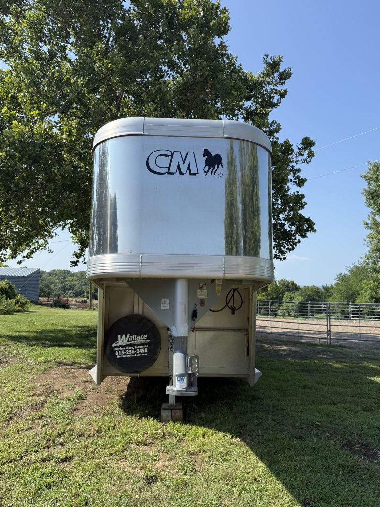 2002 CM by Cimarron 2-Horse Warmblood Straight-Load Gooseneck Trailer - Image 5