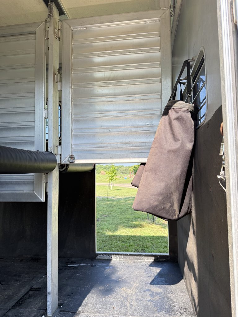 2002 CM by Cimarron 2-Horse Warmblood Straight-Load Gooseneck Trailer - Image 9
