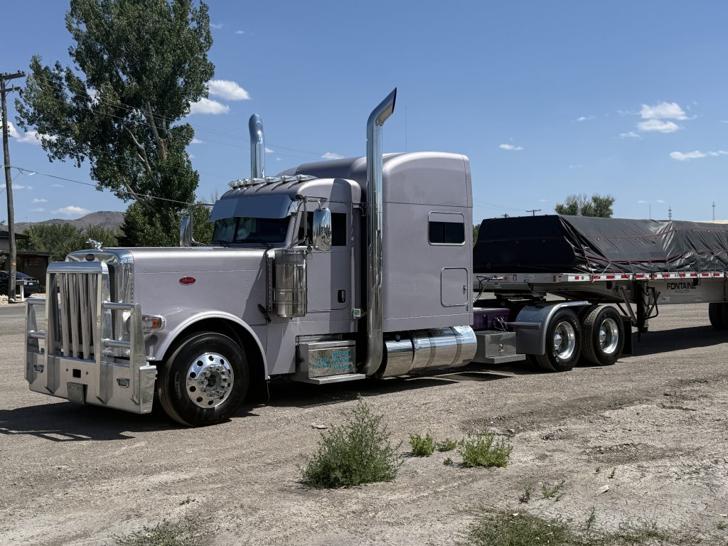 2022 Peterbilt 389 – Custom Paint - Image 2