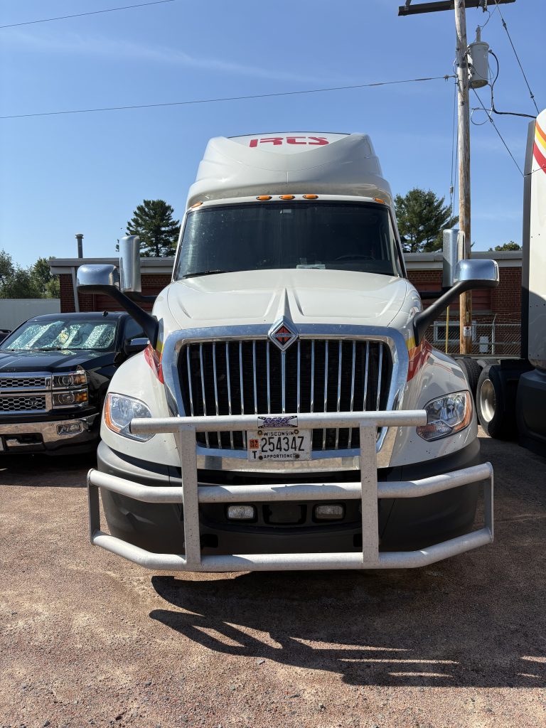 2023 International LT62F Sleeper - Image 2