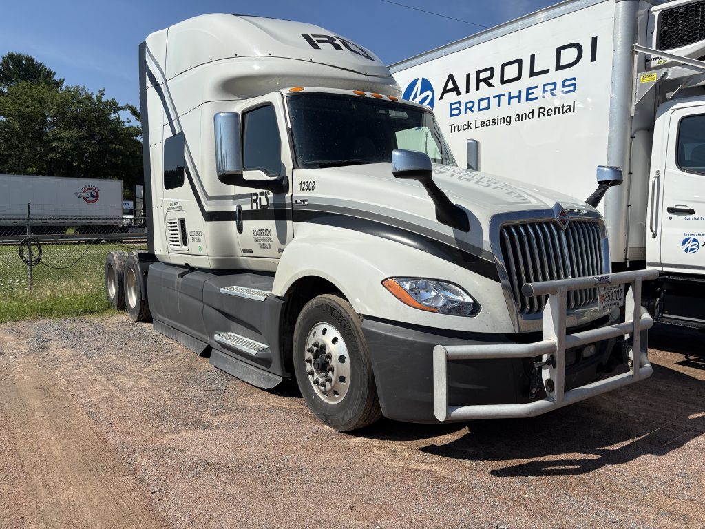 2023 International LT62F - Image 2