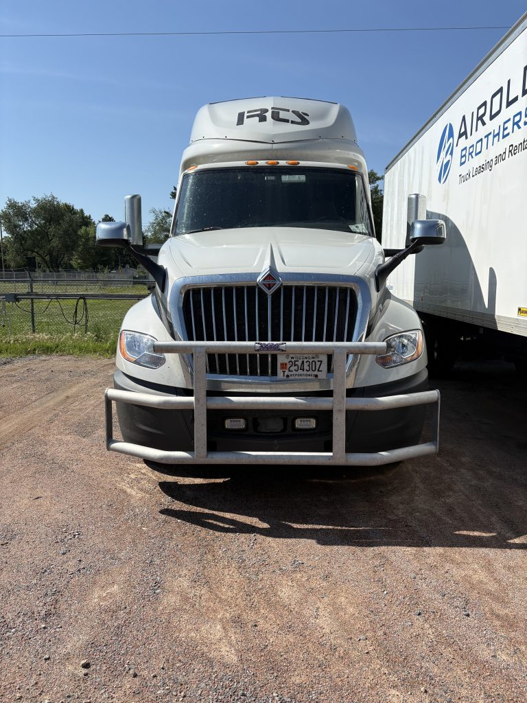2023 International LT62F - Image 3