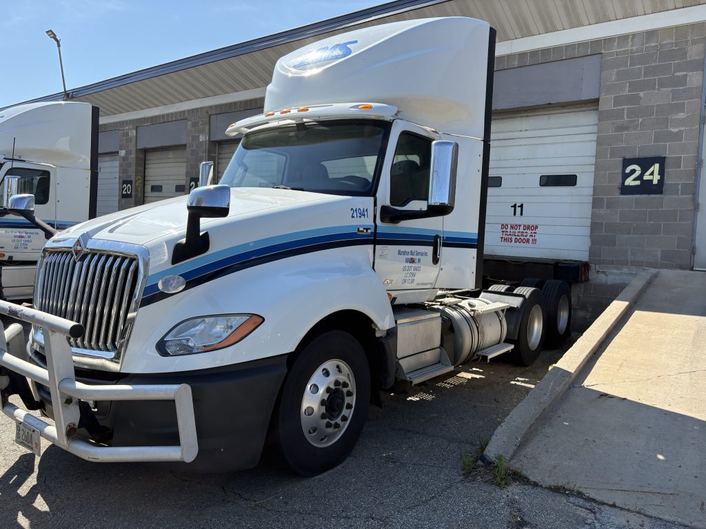2019 International LT625 - Image 3