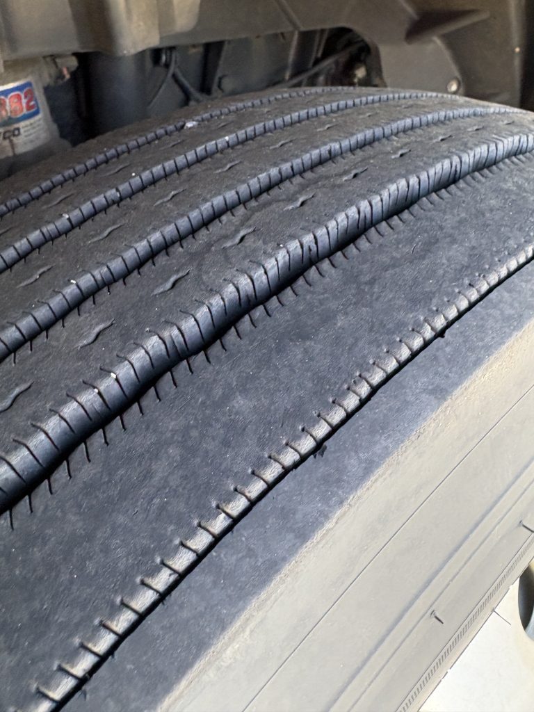 2019 International LT625 - Image 6