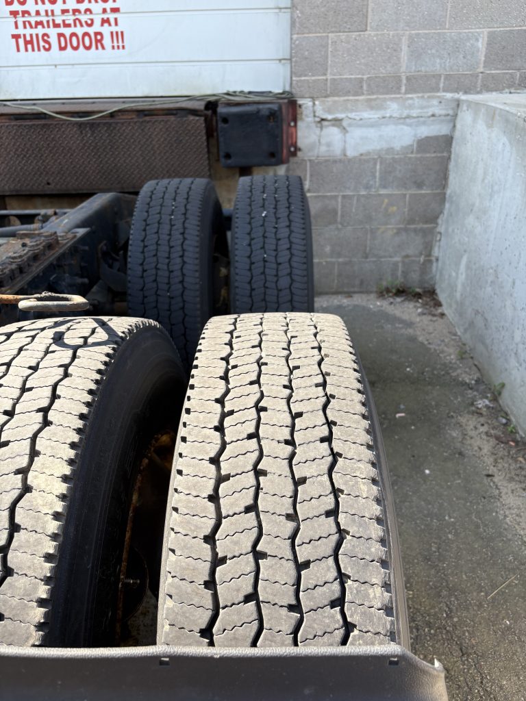 2019 International LT625 - Image 5
