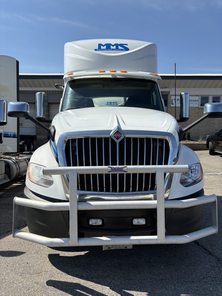 2019 International LT625 - Image 4