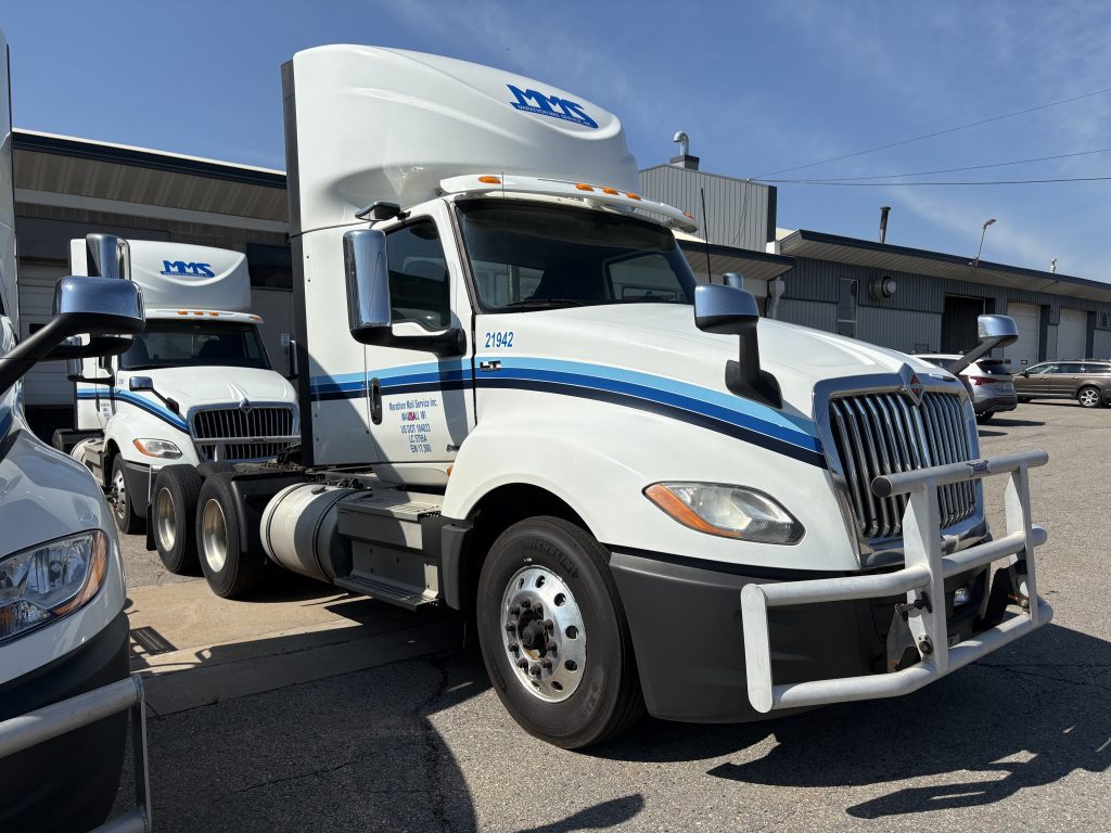 2019 International LT625 - Image 3