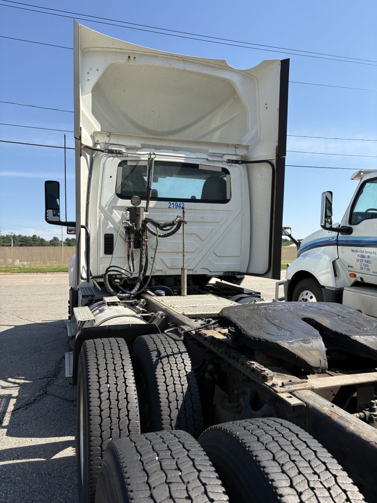 2019 International LT625 - Image 2