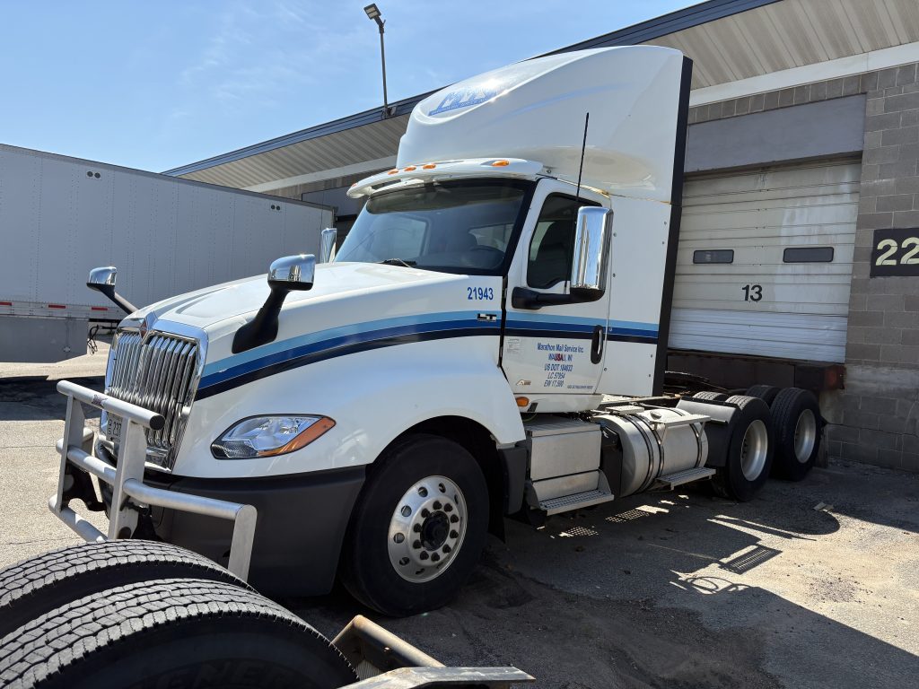 2019 International LT625 - Image 2