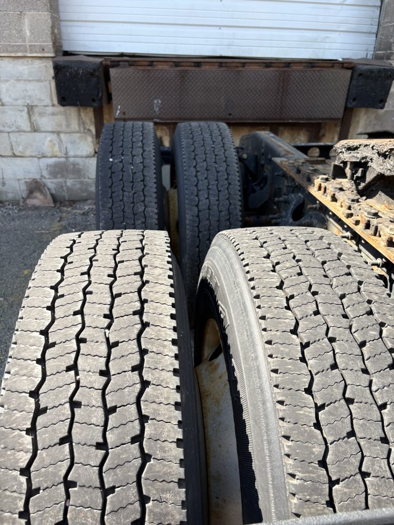 2019 International LT625 - Image 5