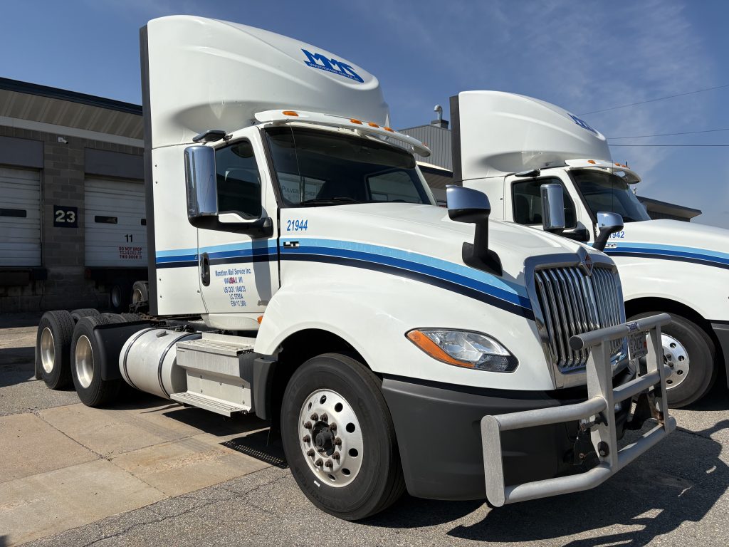 2019 International LT625 - Image 4