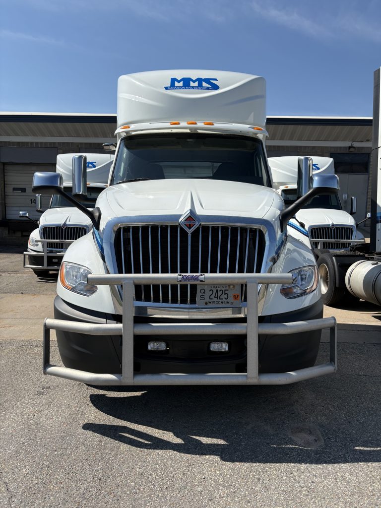2019 International LT625 - Image 2