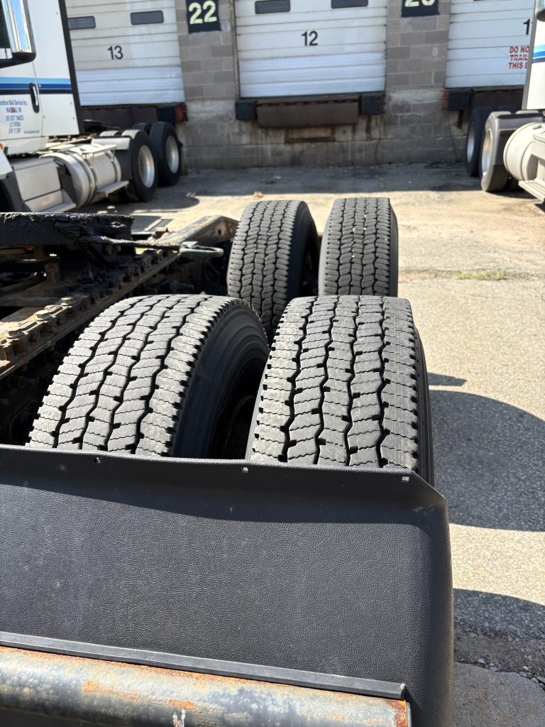2019 International LT625 - Image 5