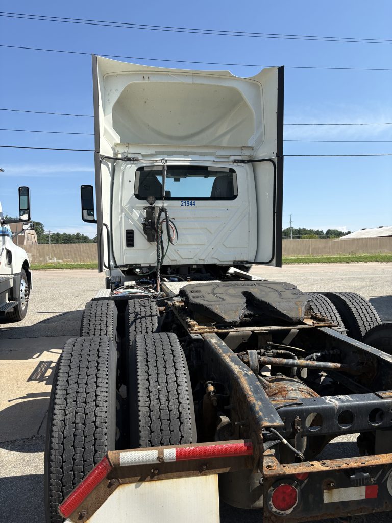 2019 International LT625 - Image 3