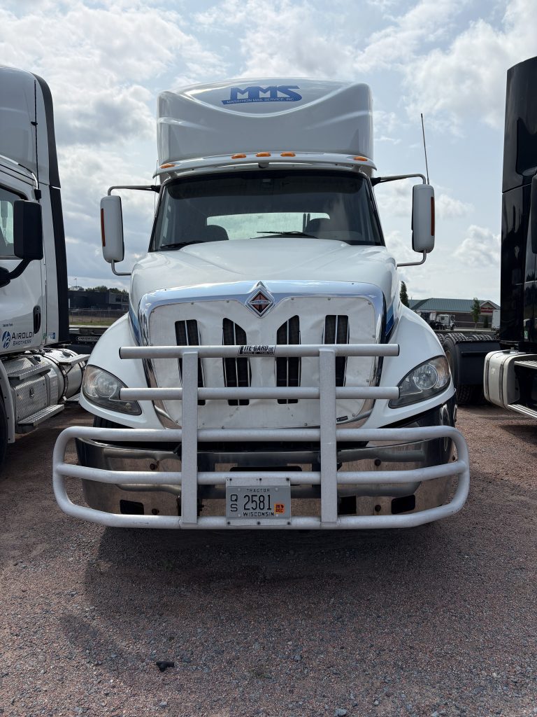 2014 International LF687 - Image 3